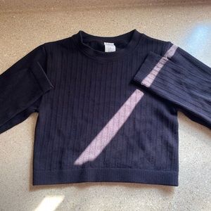 Long sleeve cropped top. size small in women’s. Only been worn a couple times.
